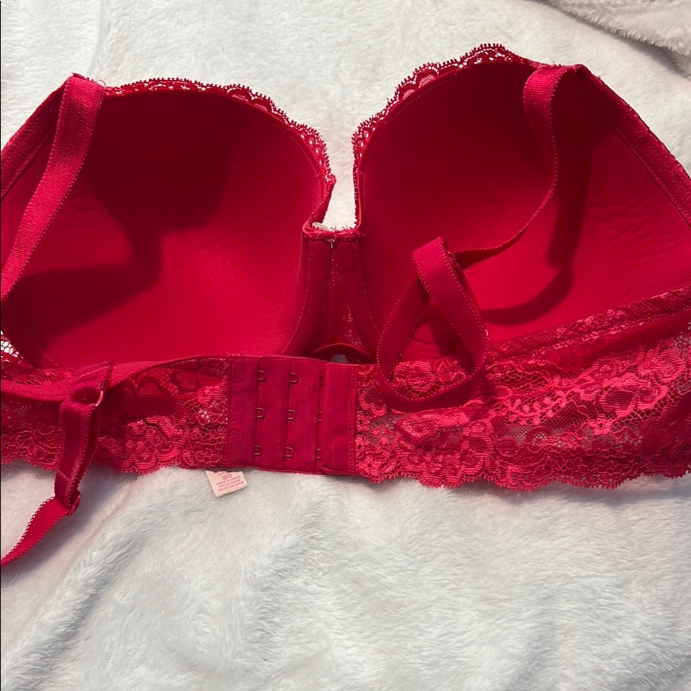 Victoria's Secret Red Lace Bra with Underwire and Adjustable Straps - Picture 7 of 7